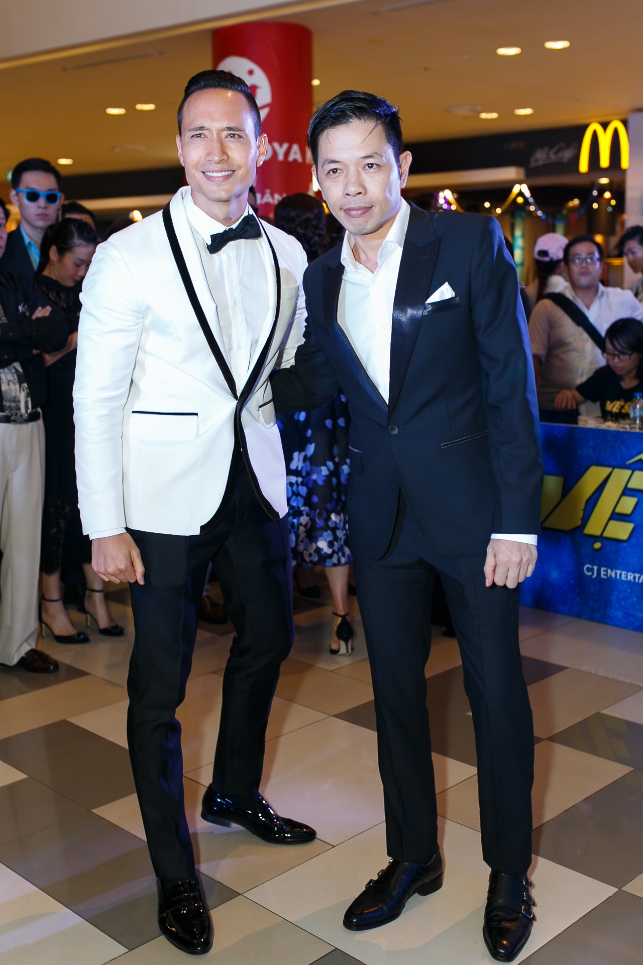 Sao Viet di xem phim cua Kim Ly anh 1