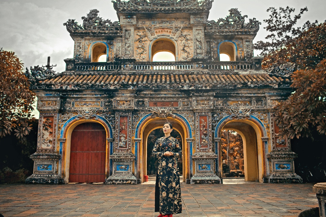 Le Quyen ra Hue chup anh cho Album moi anh 1