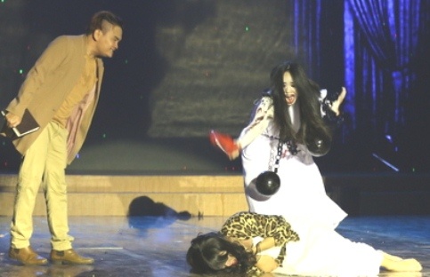 Cuoi xuyen Viet khien khan gia thot tim vi kich kinh di hinh anh