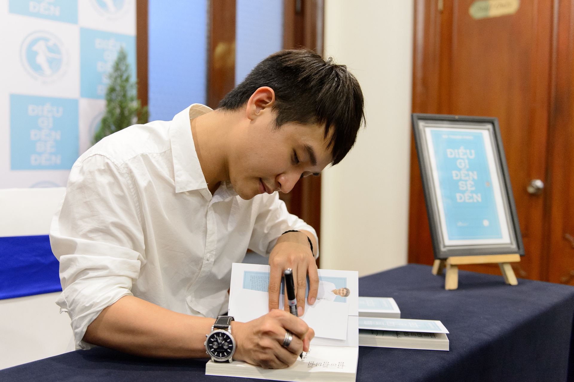 Ha Thanh Phuc ra sach Dieu gi den se den anh 8