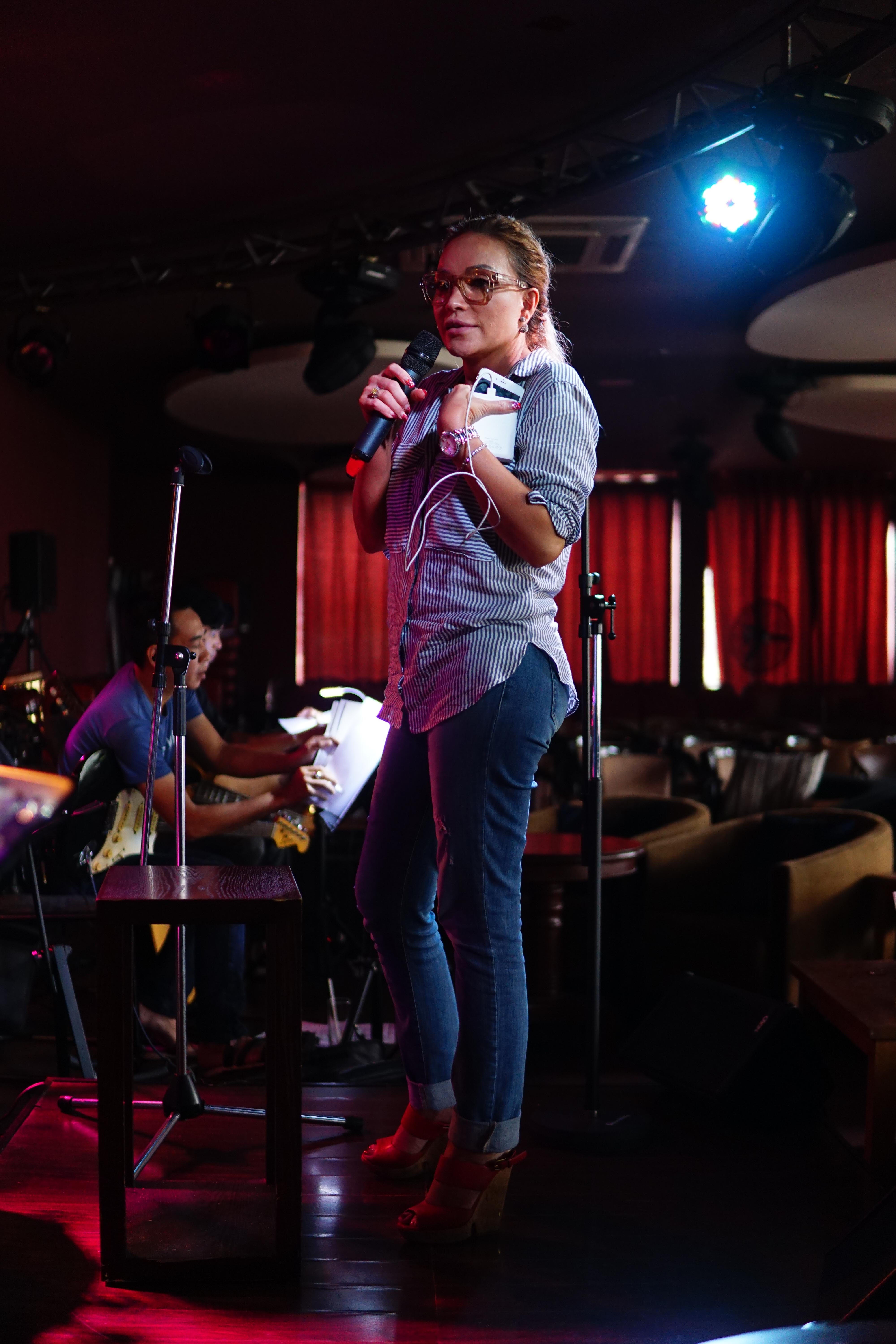 Thanh Ha duoc ban trai ho tong di tap nhac anh 5