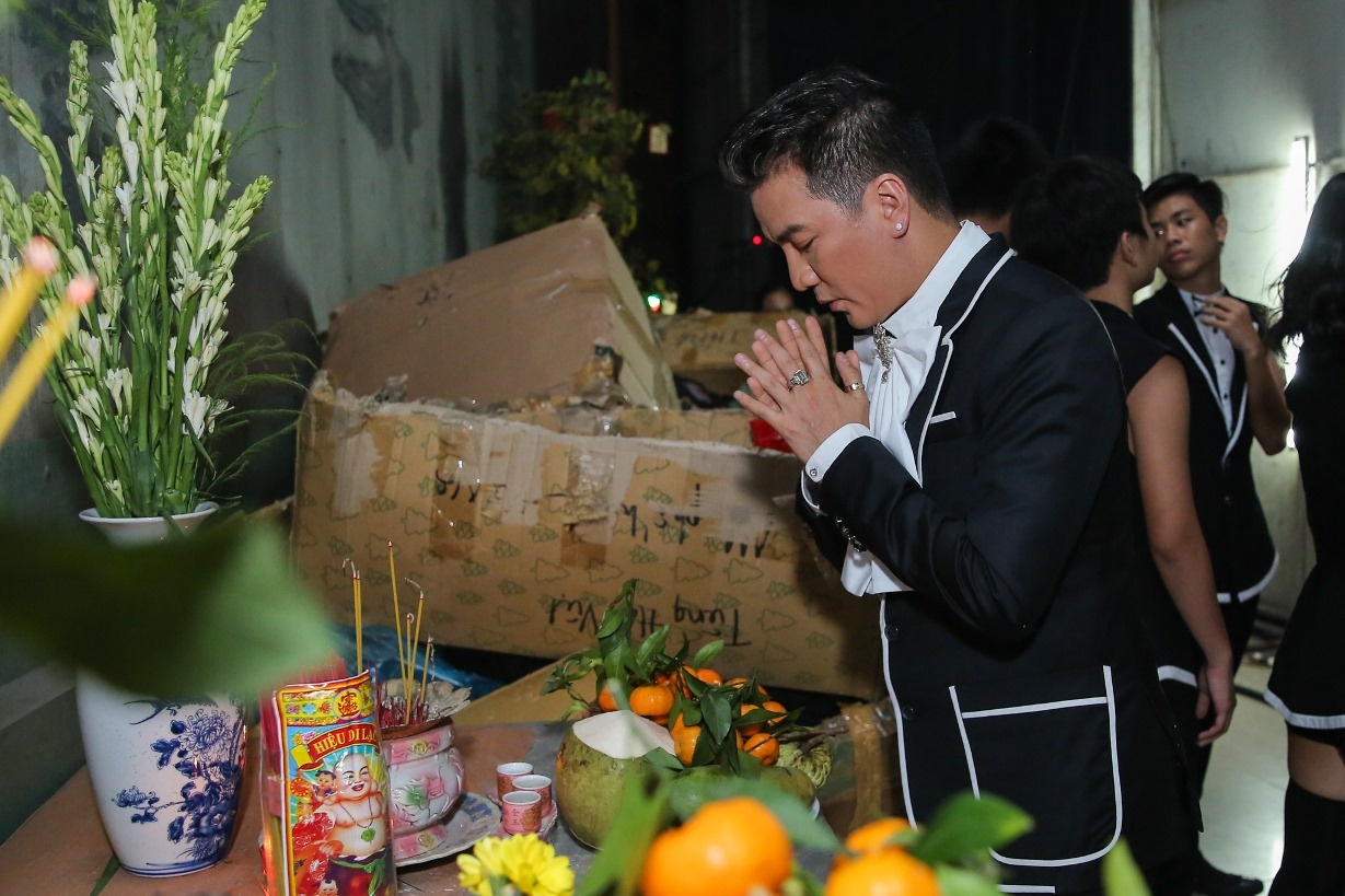 Hau truong live show Dam Vinh Hung anh 8