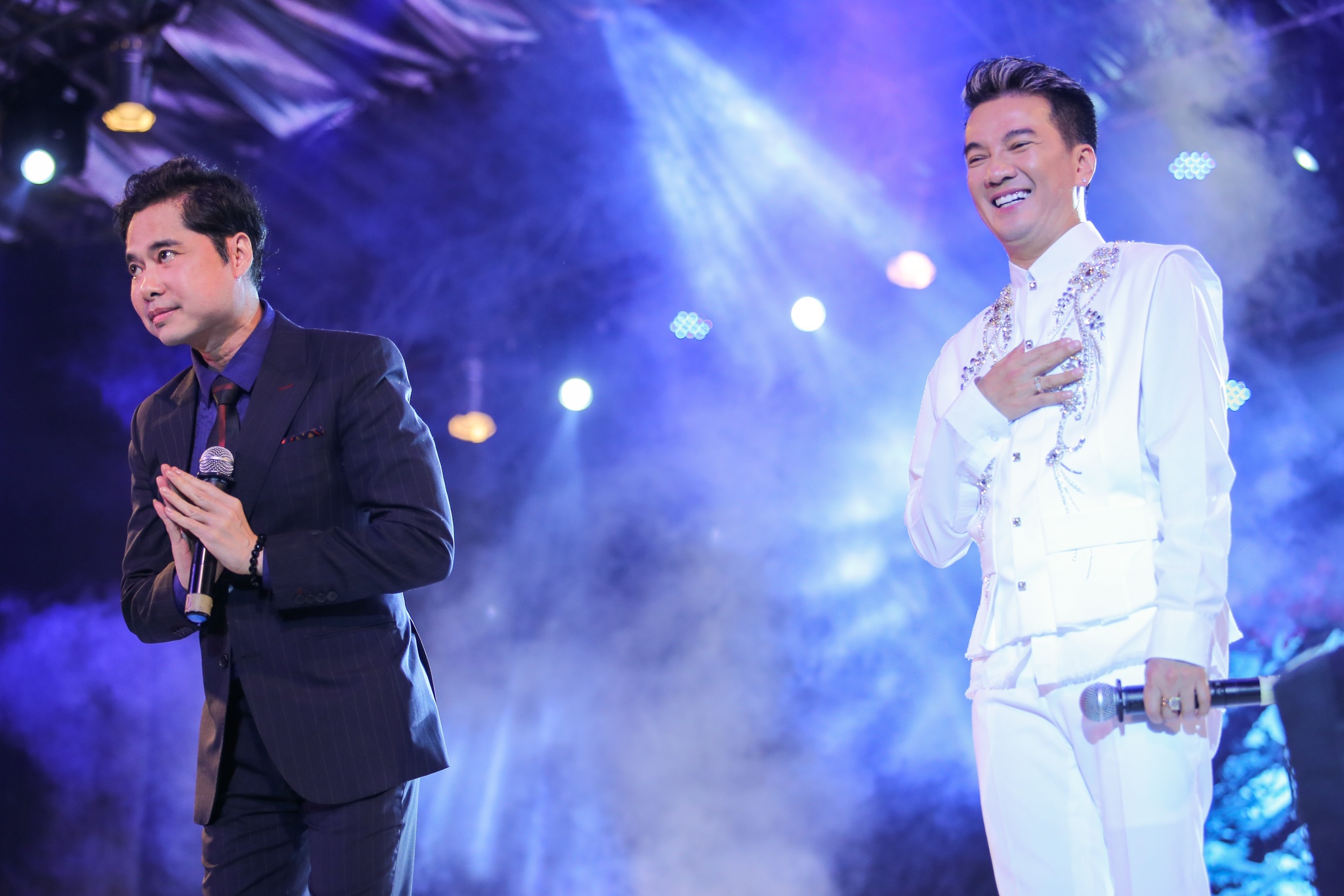 Duong Trieu Vu hon Dam Vinh Hung anh 6