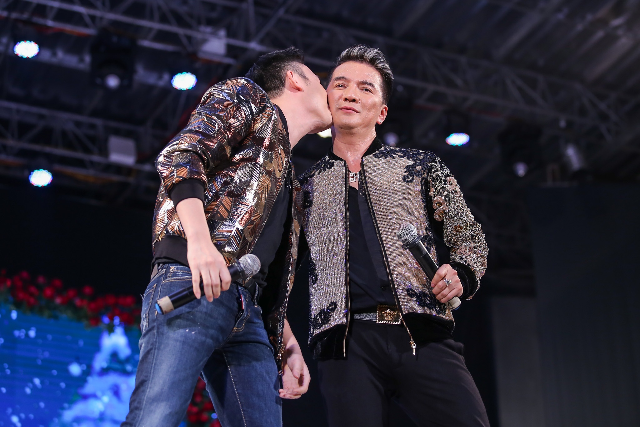 Duong Trieu Vu hon Dam Vinh Hung anh 5