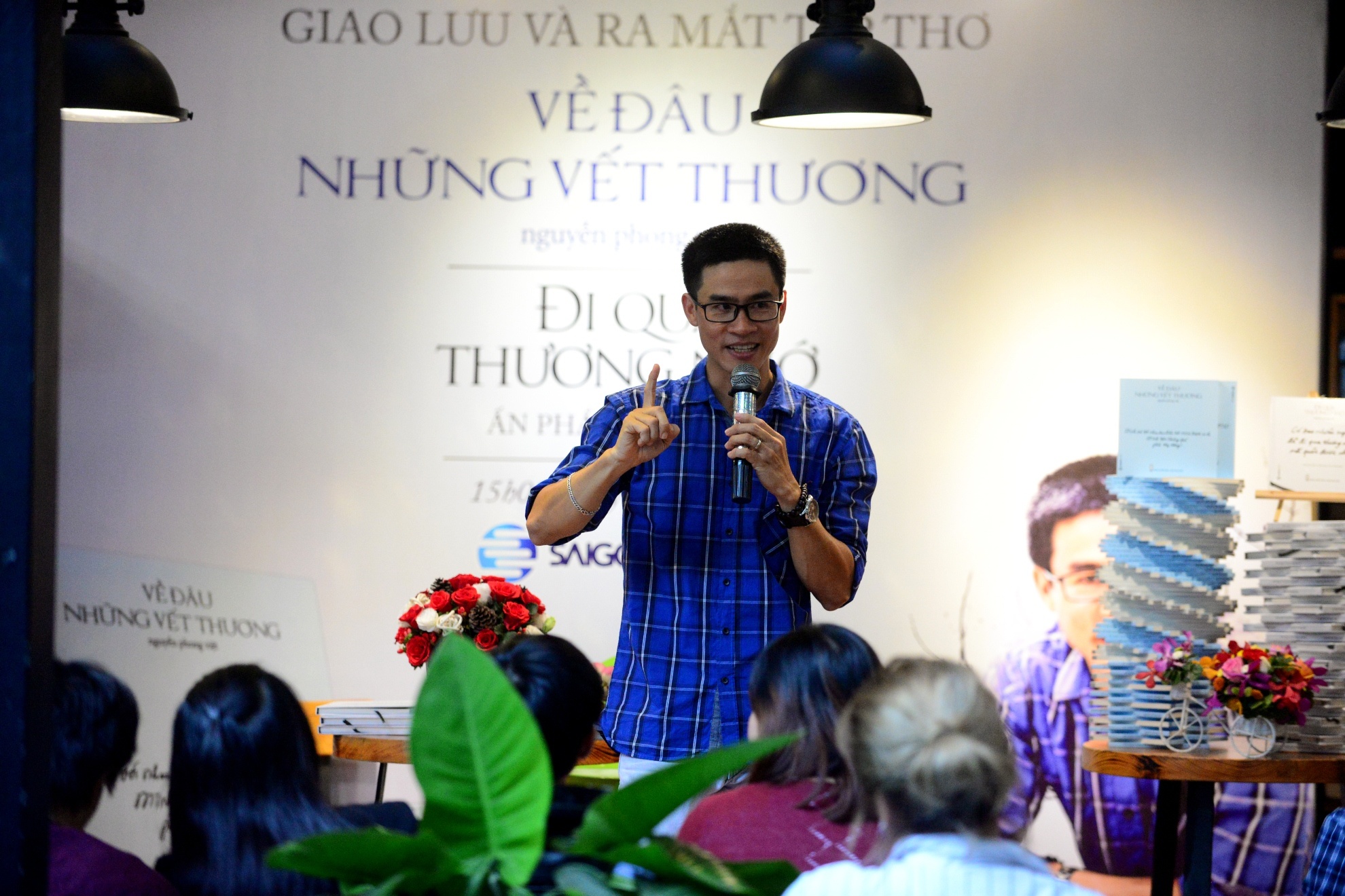 Nguyễn phong Việt ra mắt tập thơ thứ 5 ảnh 1 Nguyen phong Viet ra mat tap tho thu 5 anh 1