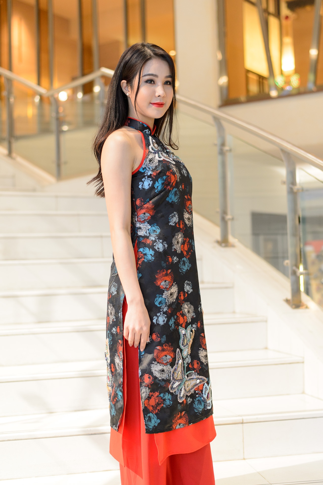 Diệp Lâm Anh mặt cứng đờ ảnh 2 Diep Lam Anh mat cung do anh 2