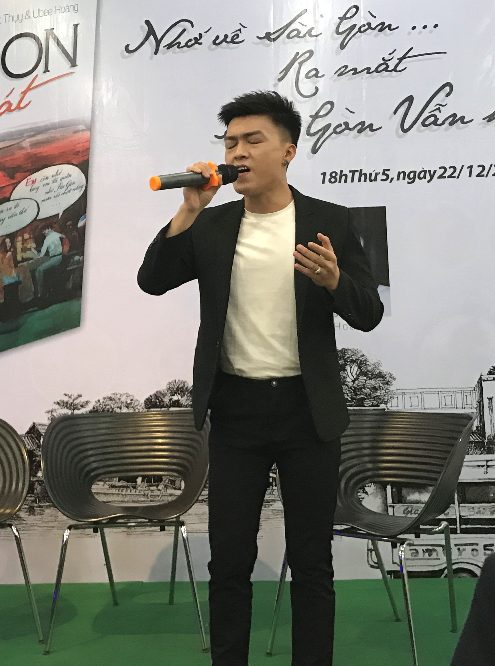 Tai ban lan hai sach Sai Gon van hat anh 2