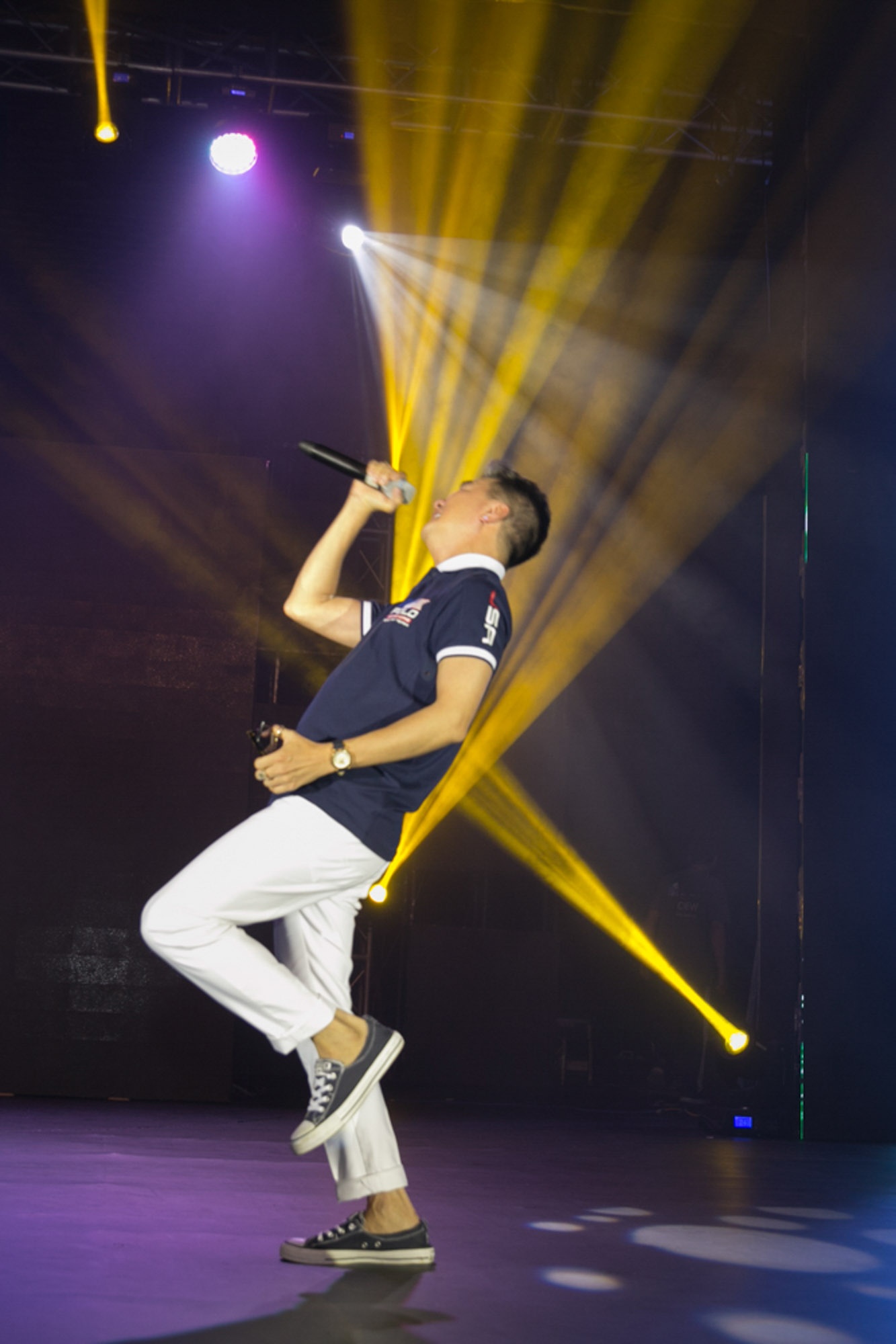 Đàm Vĩnh Hưng nắm tay, lựa đồ cho Thanh Hà ảnh 7 Dam Vinh Hung nam tay, lua do cho Thanh Ha anh 7