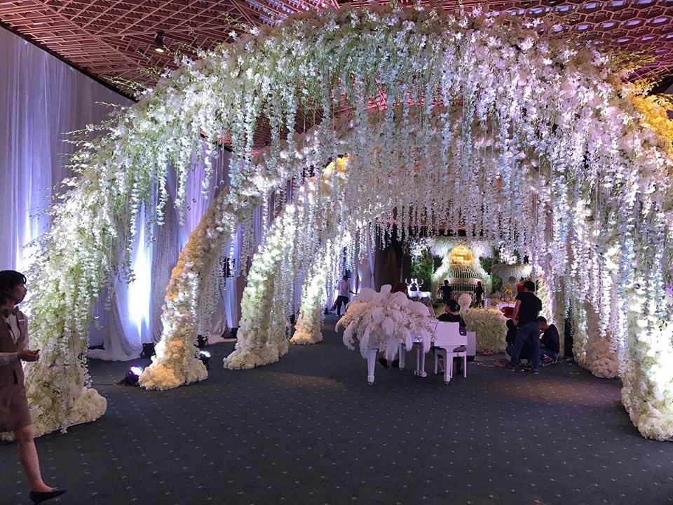 Không gian tiệc cưới cổ tích của Trấn Thành ảnh 1 Khong gian tiec cuoi co tich cua Tran Thanh anh 1