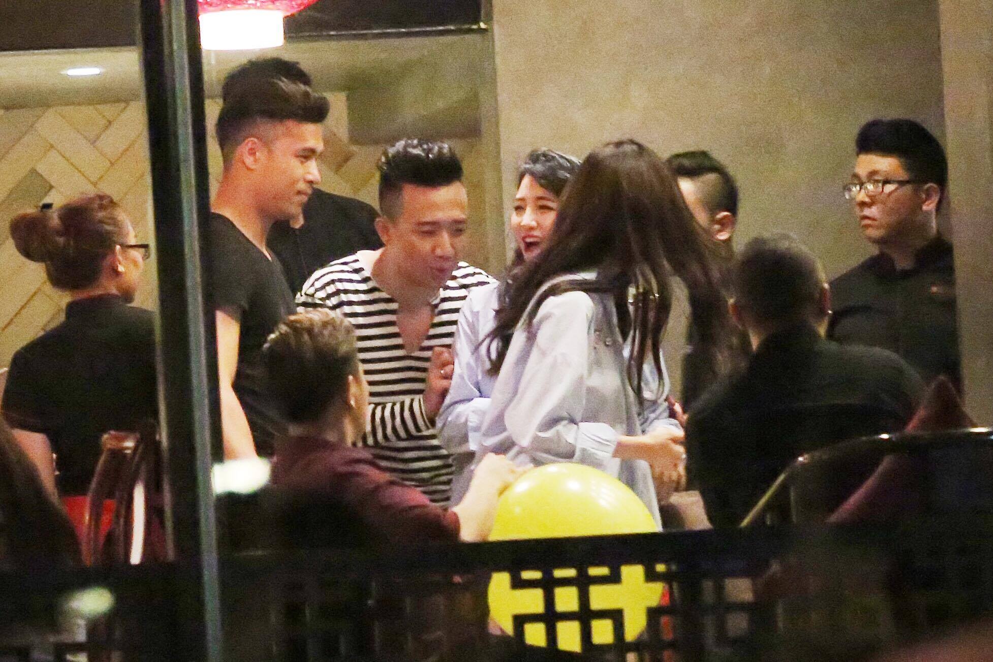 Tran Thanh dua vo di an khuya anh 9