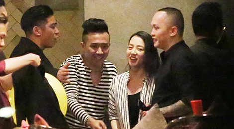 Tran Thanh, Hari dua ban be di bar toi 3h sang sau le cuoi hinh anh