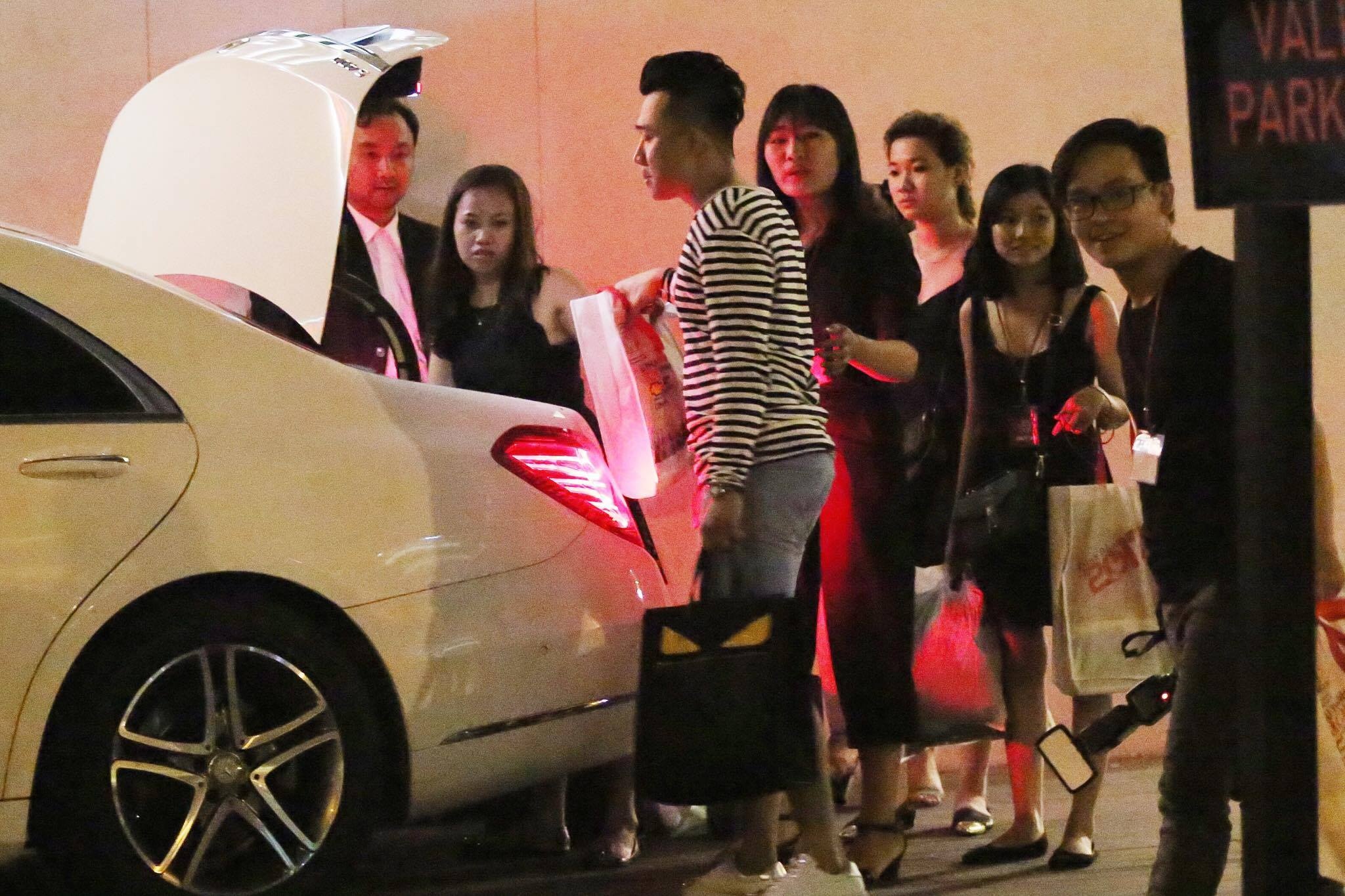 Tran Thanh dua vo di an khuya anh 2