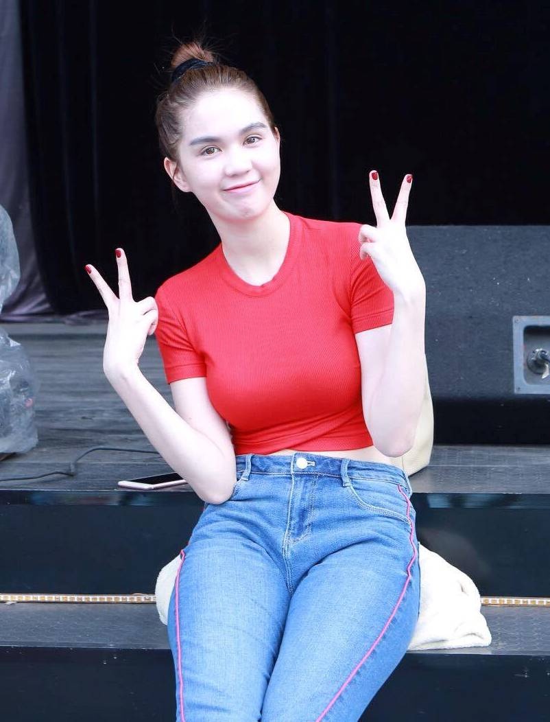 Ngoc Trinh trum khan len san khau tap kich anh 7