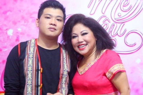 Siu Black ru con trai lam co khi thi hat trong game show hinh anh