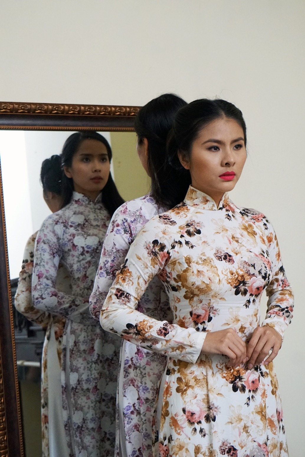 Van Trang bien hoa trong phim Oan anh 4