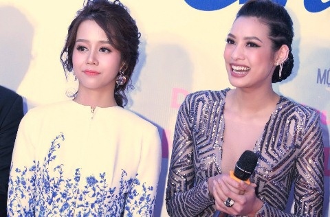 An Nguy, Lily Nguyen tuoi tan tren tham do ra mat phim hinh anh