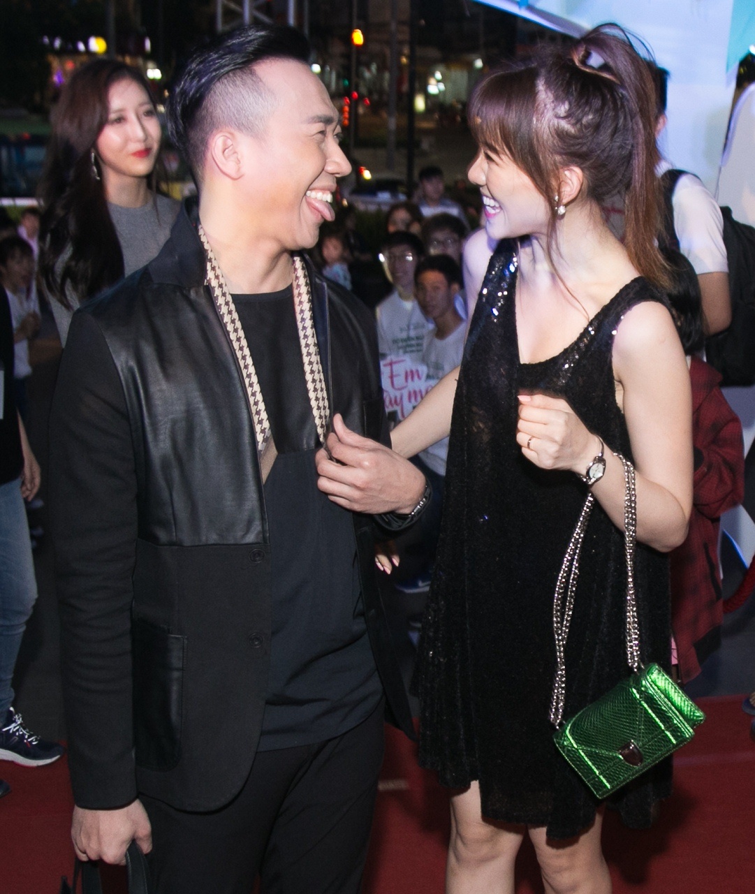 Trấn Thành đưa Hari Won đi ra mắt phim mới ảnh 1 Tran Thanh dua Hari Won di ra mat phim moi anh 1