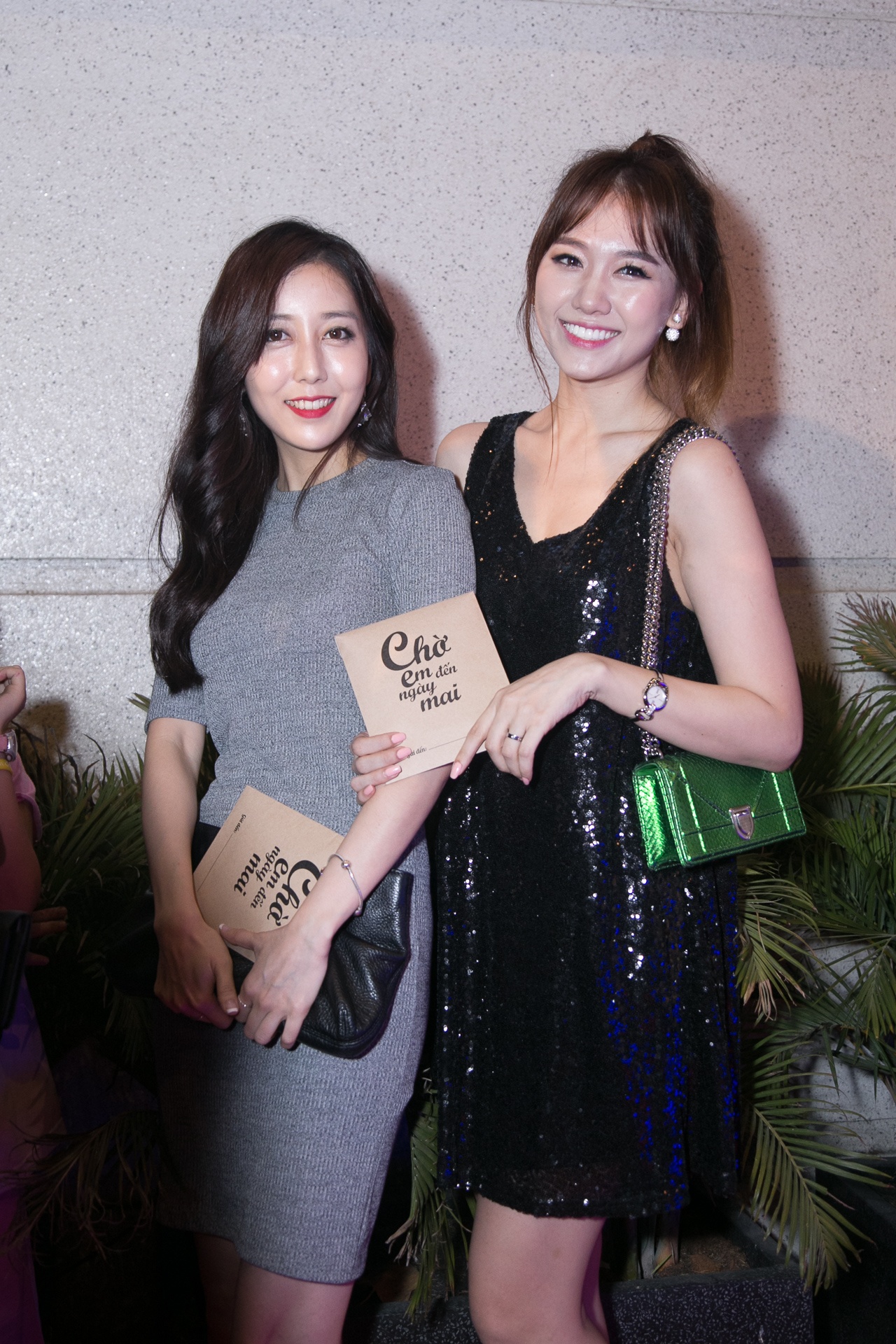 Trấn Thành đưa Hari Won đi ra mắt phim mới ảnh 4 Tran Thanh dua Hari Won di ra mat phim moi anh 4