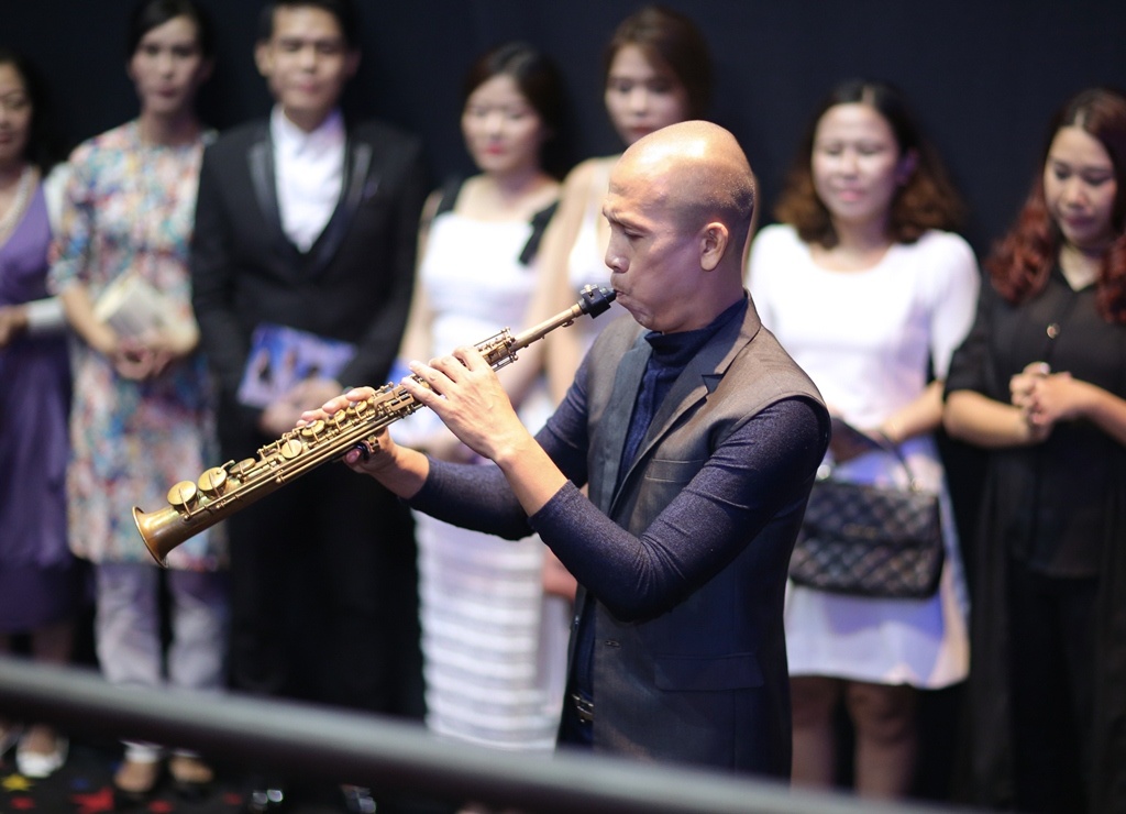 Hoa tau saxophone ca khuc Anh cu di di anh 2