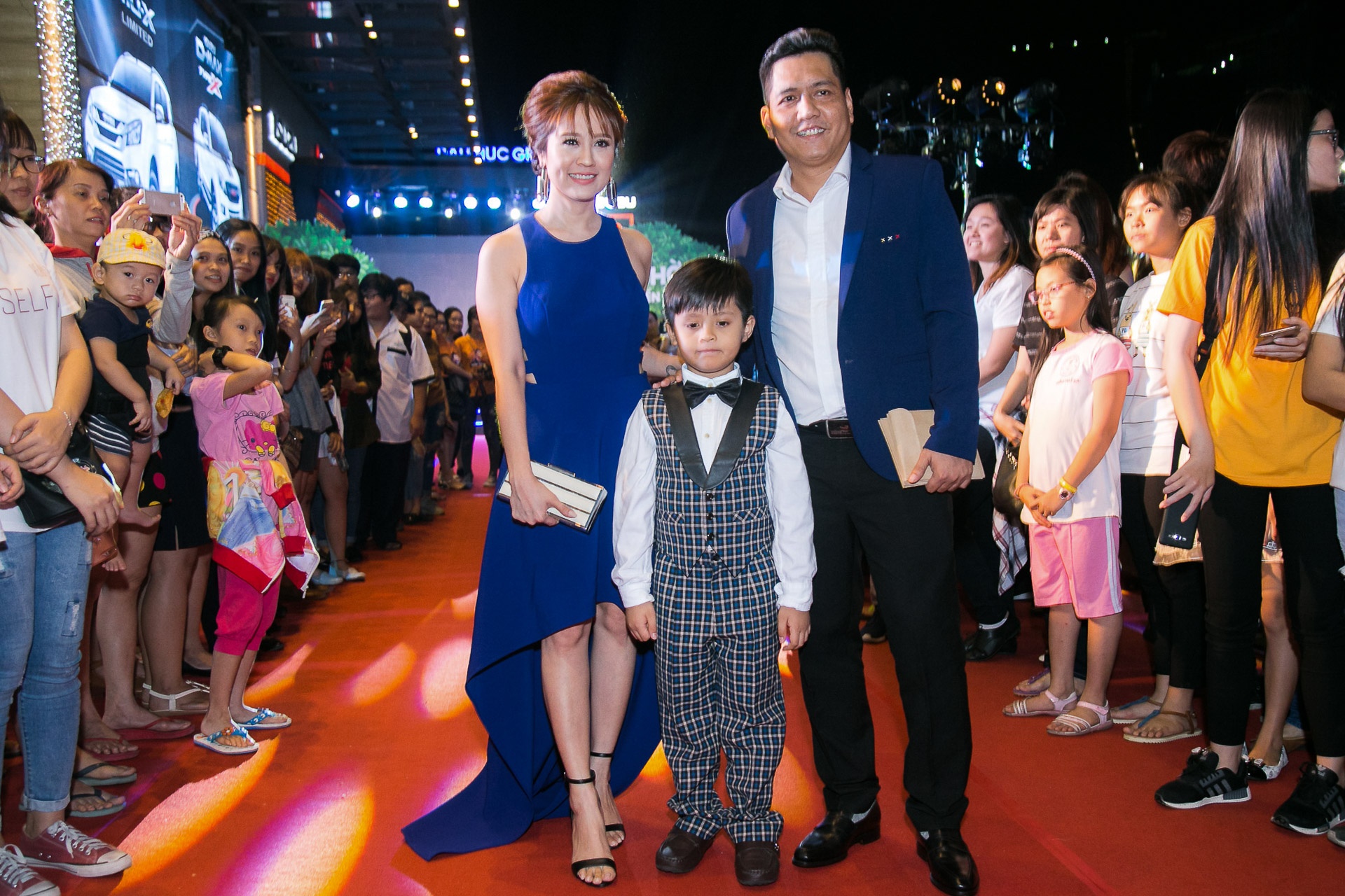 Trấn Thành đưa Hari Won đi ra mắt phim mới ảnh 10 Tran Thanh dua Hari Won di ra mat phim moi anh 10