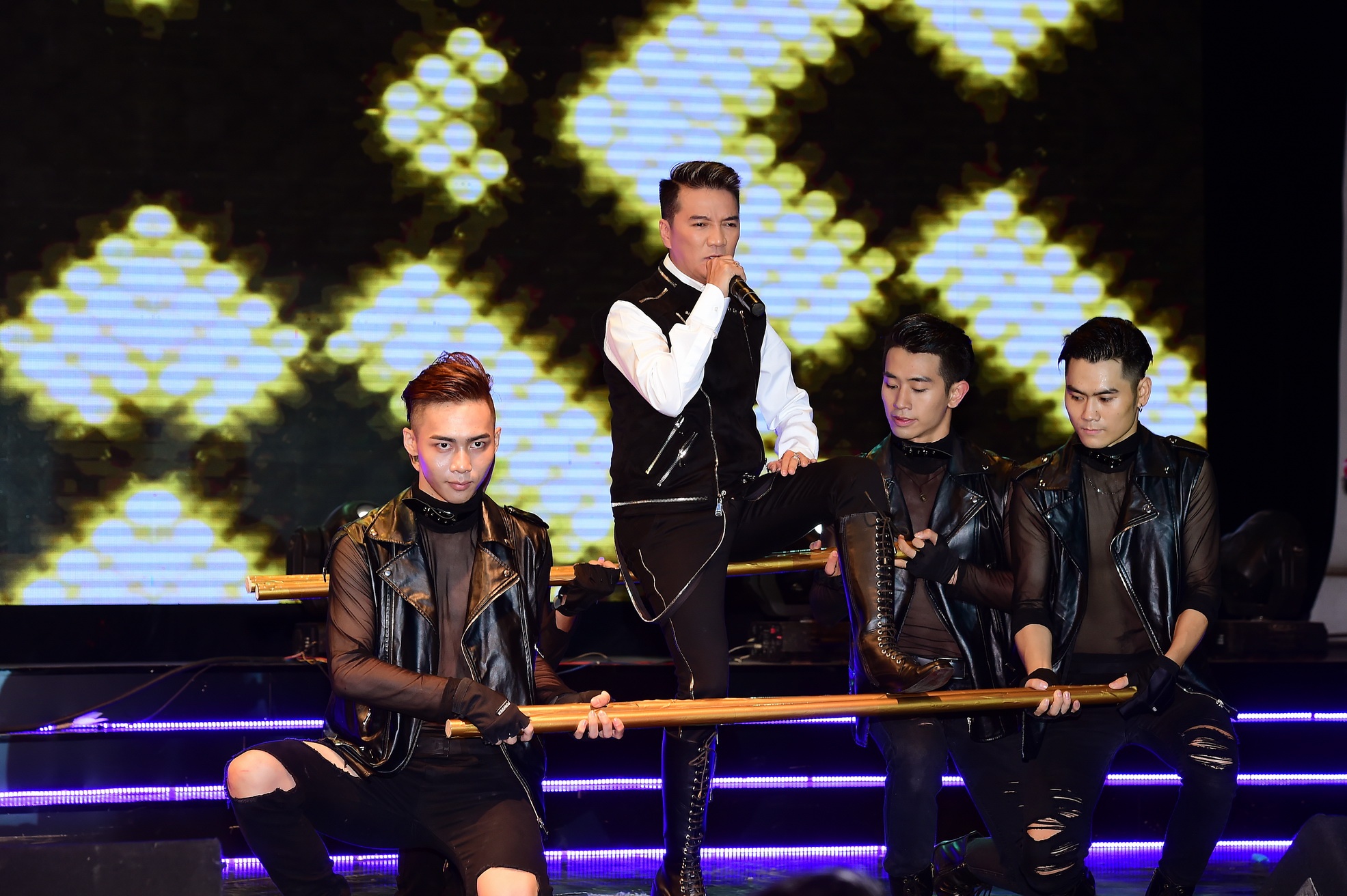 Gia Bao da xeo Tran Thanh trong live show anh 7