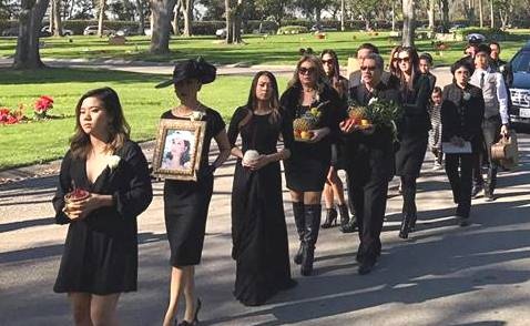 MC Ky Duyen cung ban be hat dua tien me hinh anh