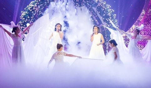 Quynh Nhu song ca cung hoc tro Mr. Dam bai Tieng sao thien thai hinh anh