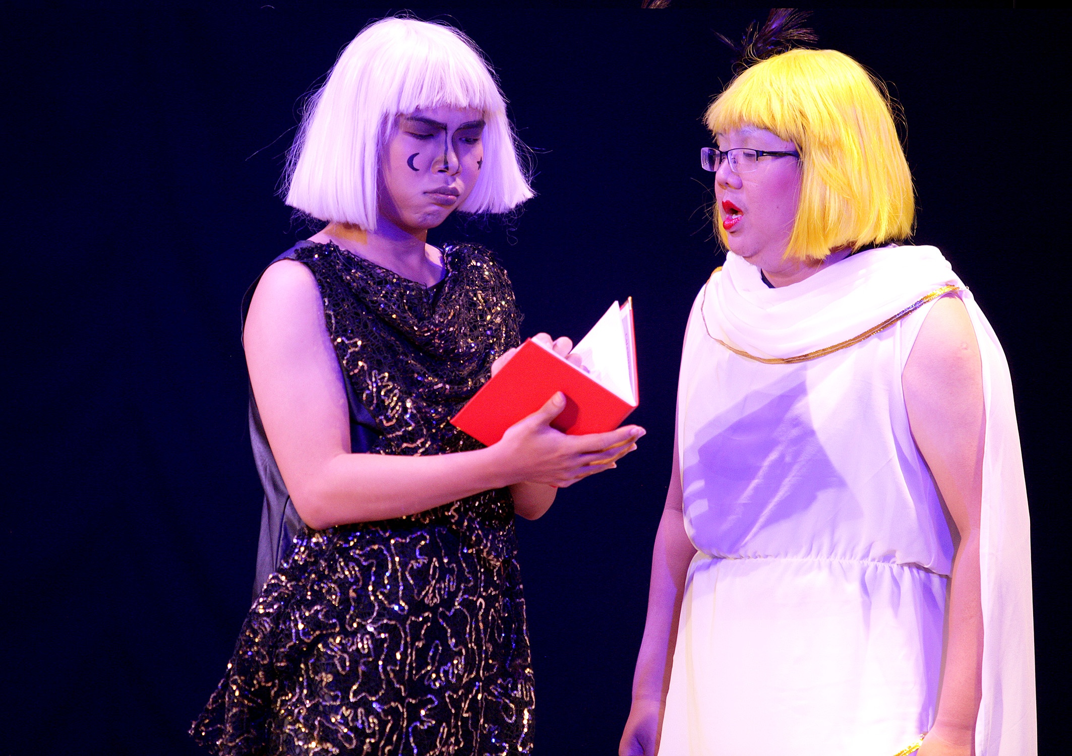 Khoc cuoi voi kich Tet Hon anh xac em anh 3