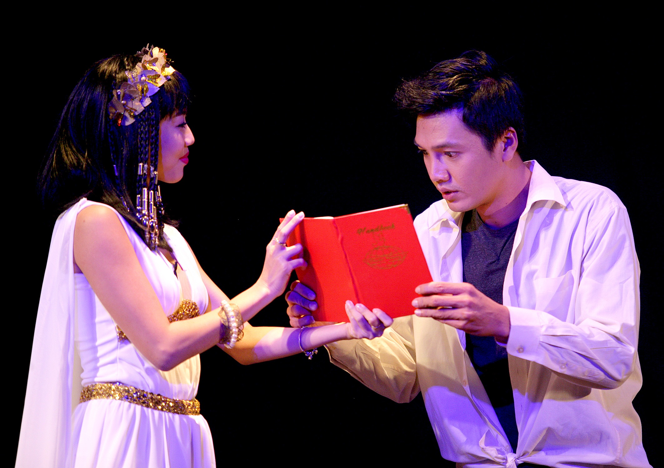 Khoc cuoi voi kich Tet Hon anh xac em anh 4