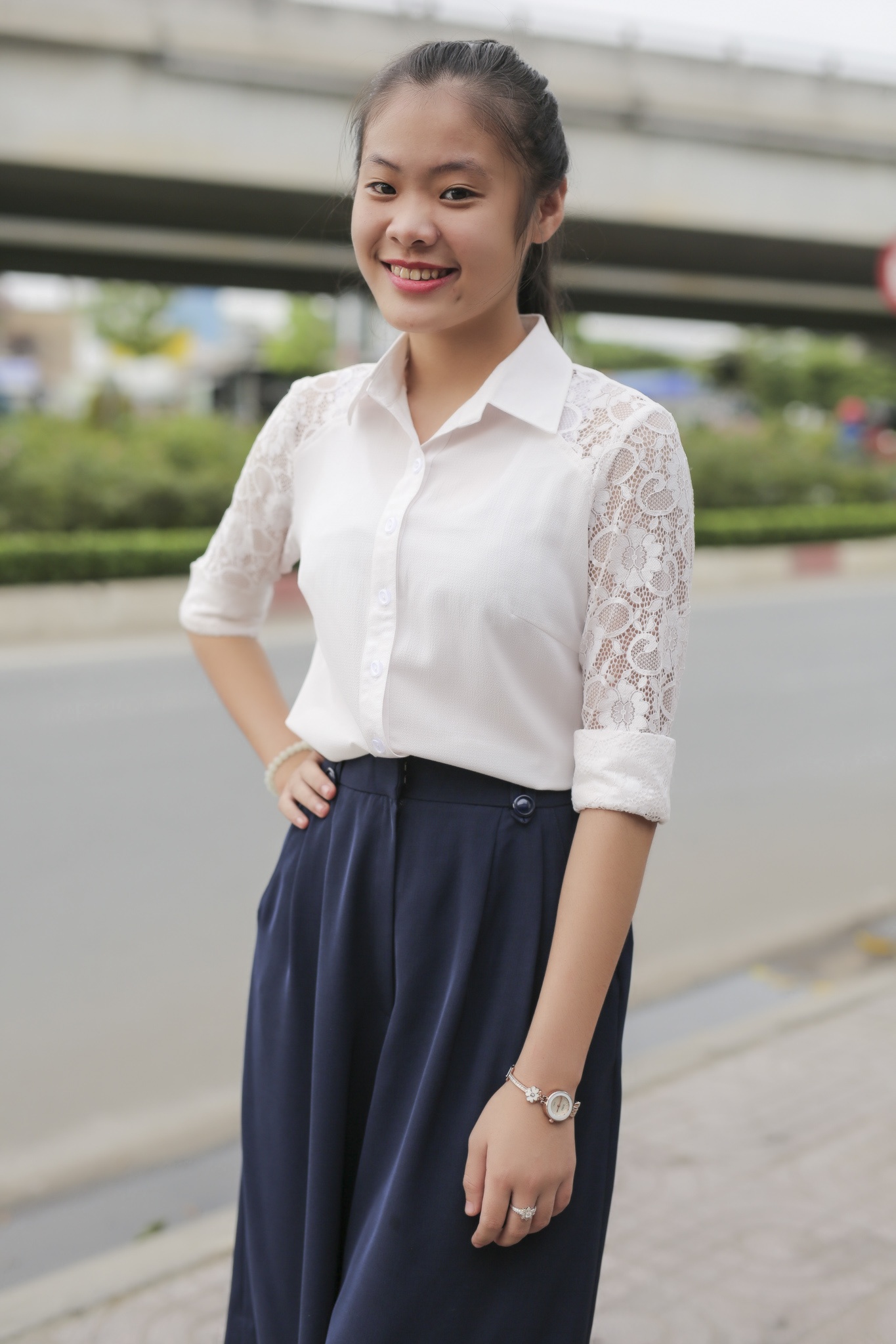 Cô bé 14 tuổi hát Bolero khiến giám khảo xúc động ảnh 2 Co be 14 tuoi hat Bolero khien giam khao xuc dong anh 2