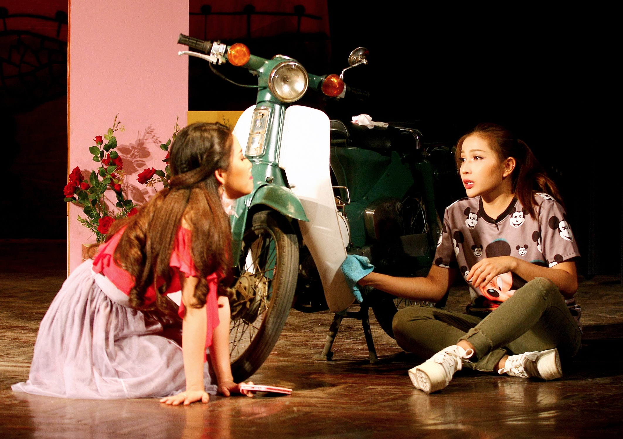 Khoc cuoi voi kich Tet Hon anh xac em anh 6