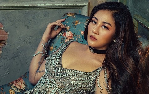 Van Mai Huong ra mat ca khuc ve tam trang khi yeu hinh anh