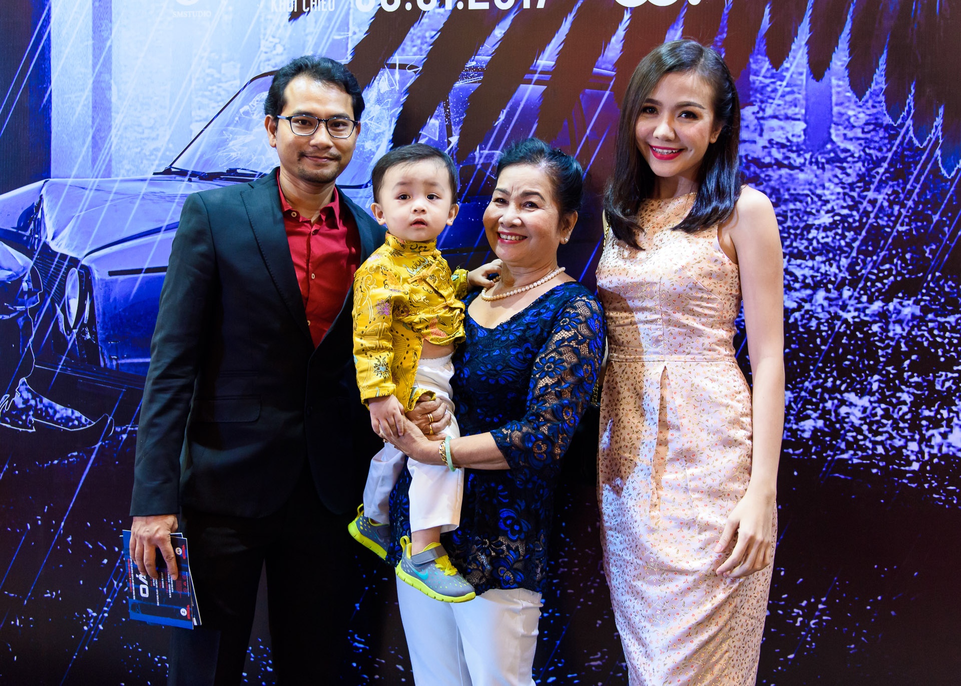 Kieu Minh Tuan va Cat Phuong tinh cam di xem phim anh 5