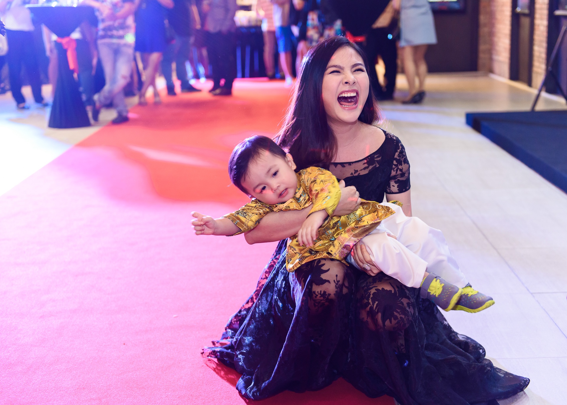 Kieu Minh Tuan va Cat Phuong tinh cam di xem phim anh 4