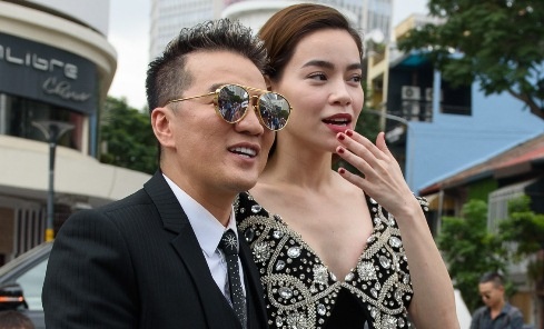 Dam Vinh Hung va Ho Ngoc Ha gay nao loan tren pho di bo hinh anh