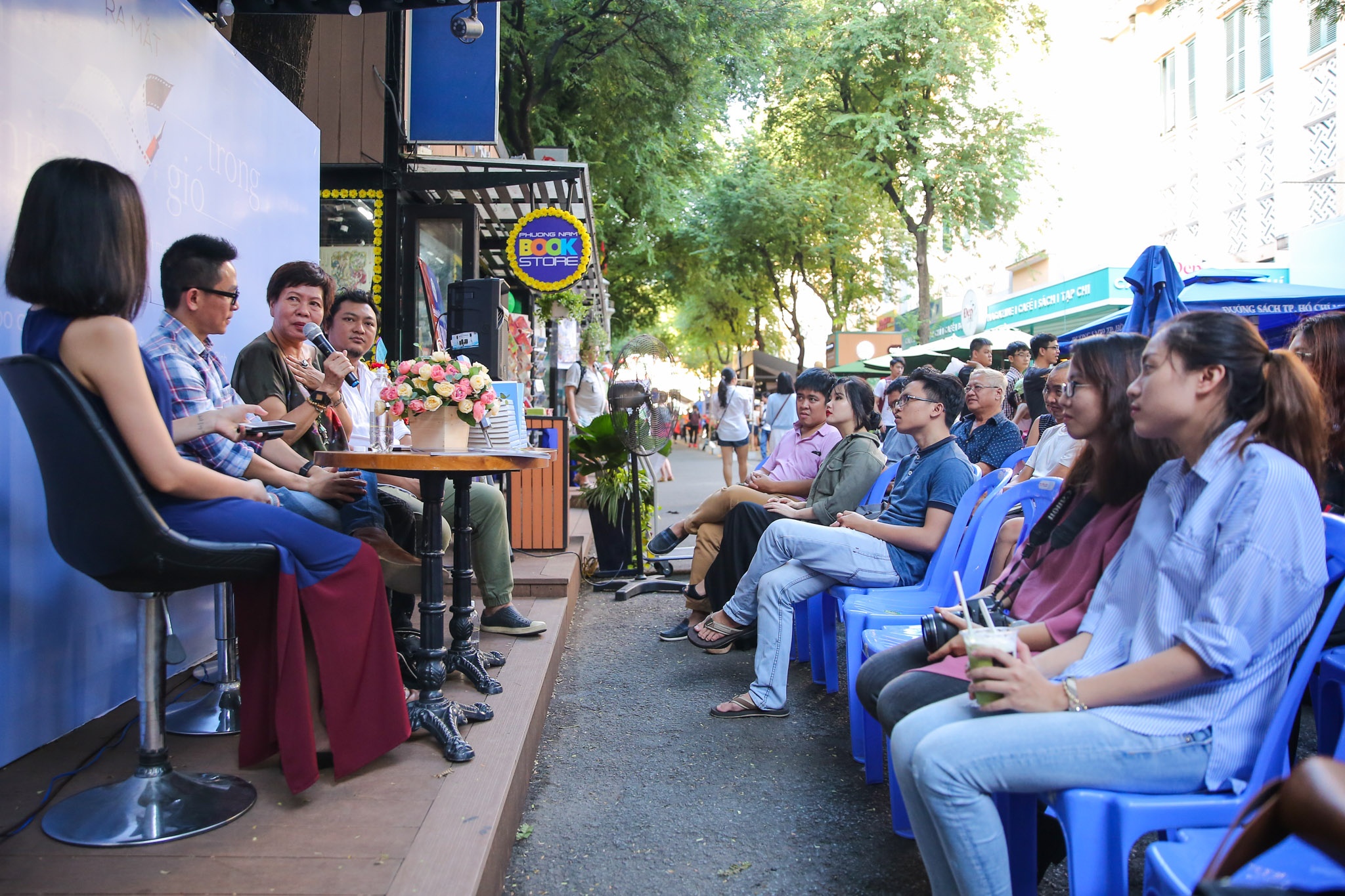 Ra mat sach Canh chim trong gio anh 3