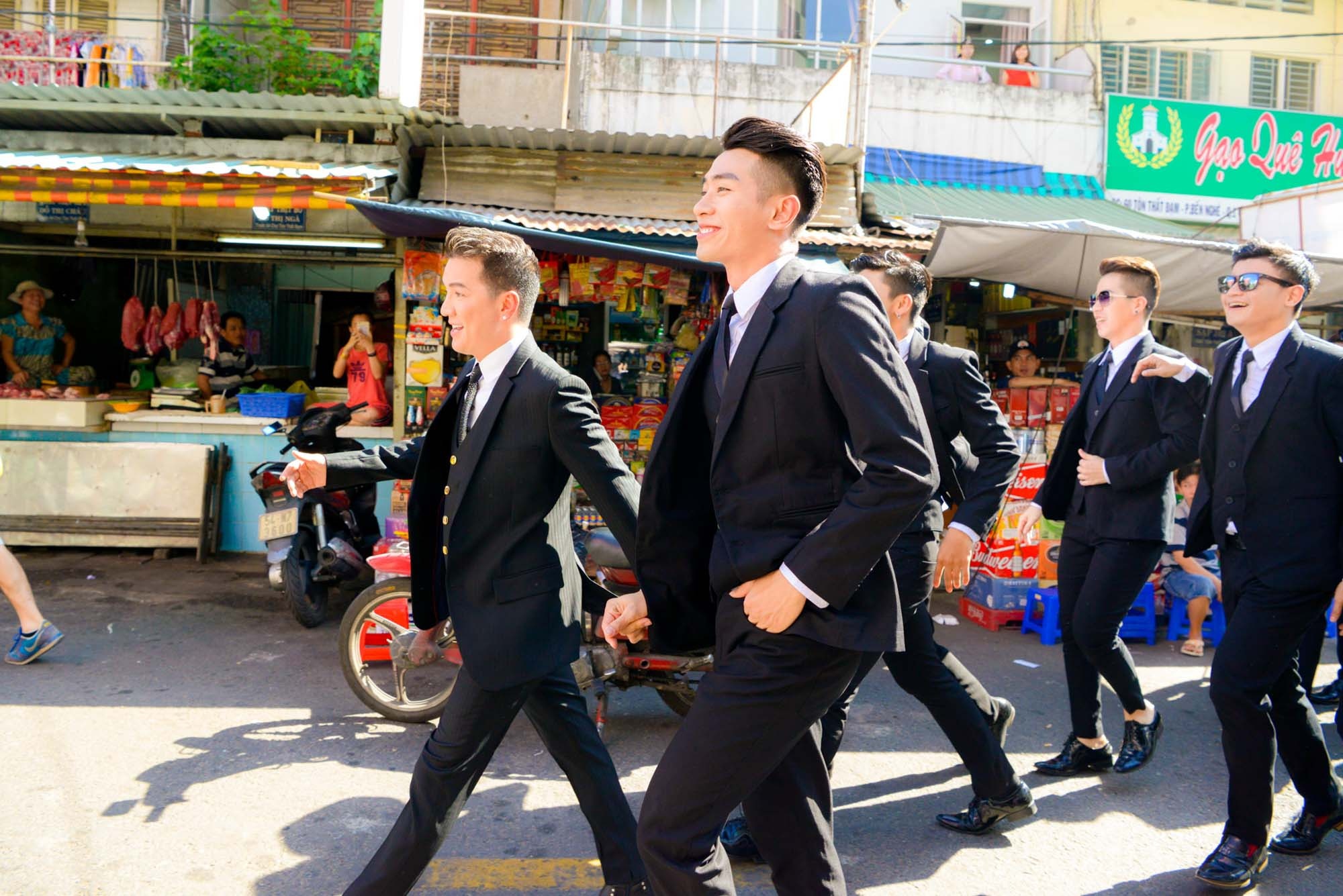 Đàm Vĩnh Hưng đi chợ mua đồ sau khi quay MV ảnh 2 Dam Vinh Hung di cho mua do sau khi quay MV anh 2