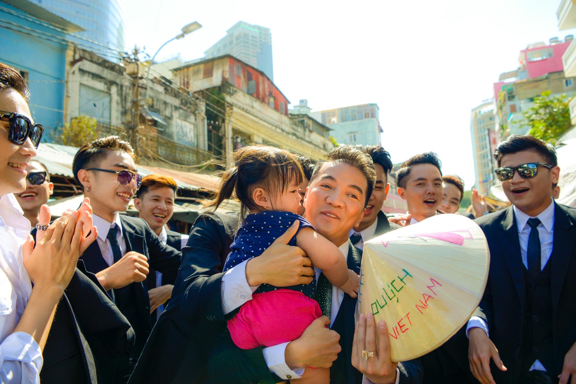 Đàm Vĩnh Hưng đi chợ mua đồ sau khi quay MV ảnh 3 Dam Vinh Hung di cho mua do sau khi quay MV anh 3