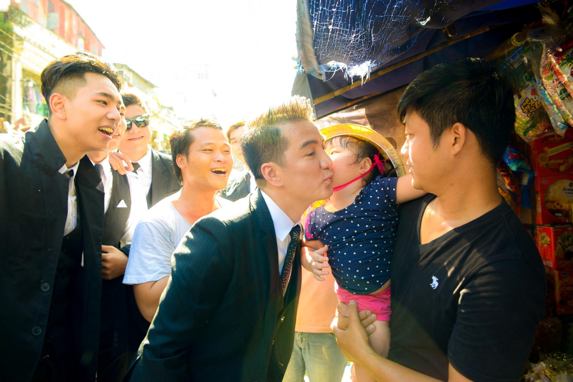 Đàm Vĩnh Hưng đi chợ mua đồ sau khi quay MV ảnh 4 Dam Vinh Hung di cho mua do sau khi quay MV anh 4