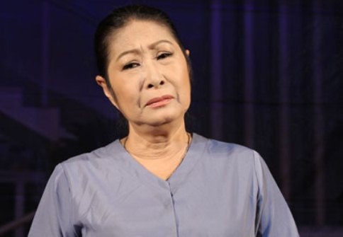Nghe si Kim Phuong khoc ke chuyen mat con vao ngay Tet hinh anh