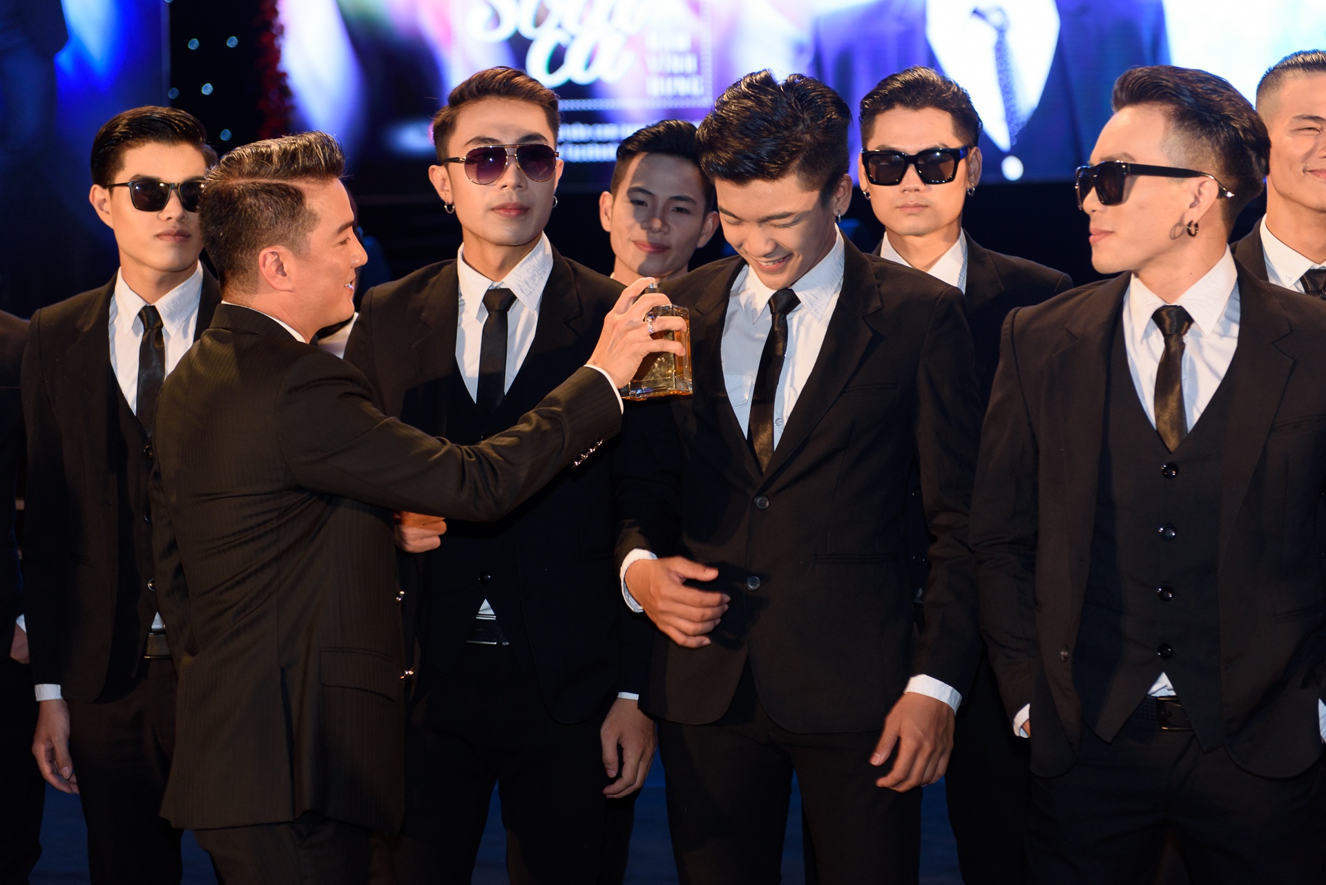 Dam Vinh Hung ra mat MV 500 trieu dong anh 1