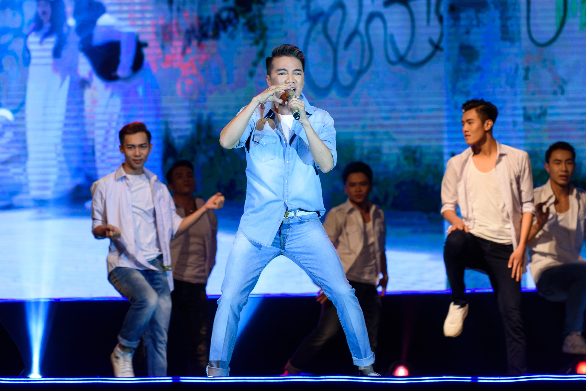 Dam Vinh Hung ra mat MV 500 trieu dong anh 12