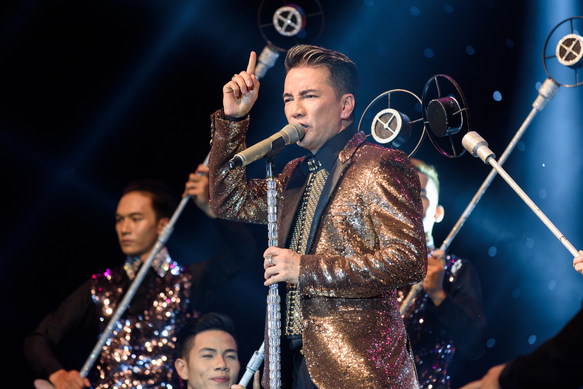 Dam Vinh Hung ra mat MV 500 trieu dong anh 13