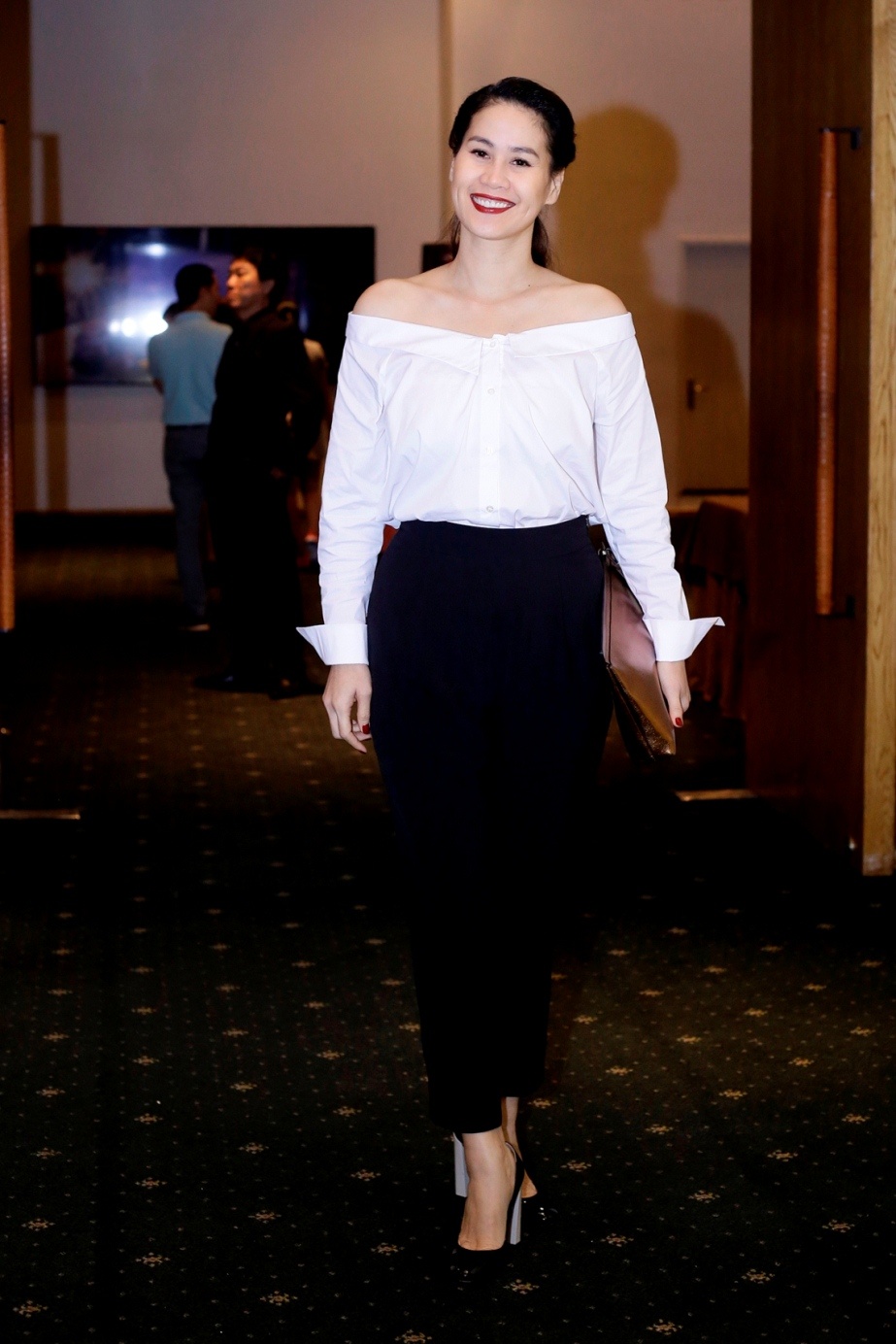 Thanh Truc lo voc dang tron tria anh 3