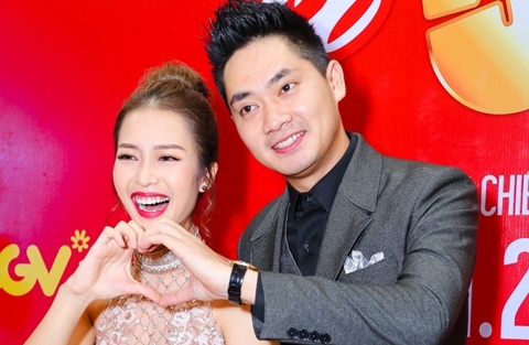 Hot girl Kha Ngan tinh tu ben Minh Luan o su kien hinh anh