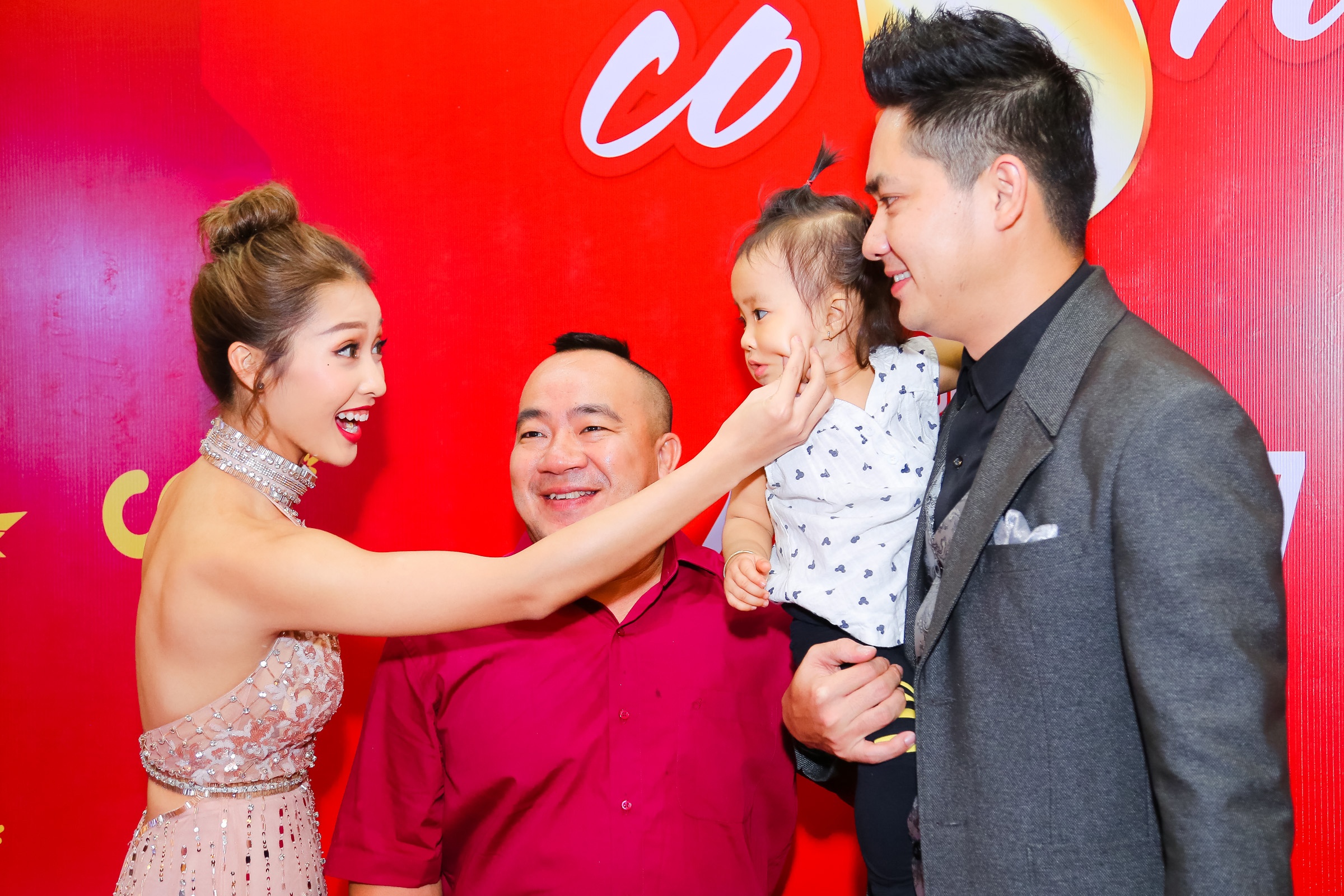 Minh Luân tình tứ bên Khả Ngân ở họp báo ảnh 6 Minh Luan tinh tu ben Kha Ngan o hop bao anh 6