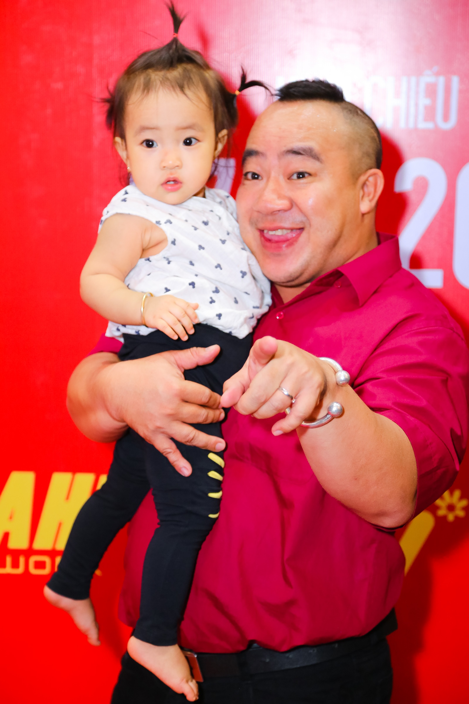 Minh Luân tình tứ bên Khả Ngân ở họp báo ảnh 7 Minh Luan tinh tu ben Kha Ngan o hop bao anh 7