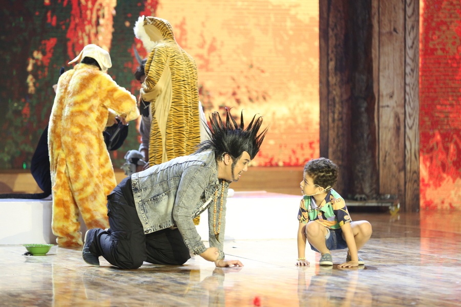 Vo khoc khi xem Gia Bao dien tren san khau anh 1