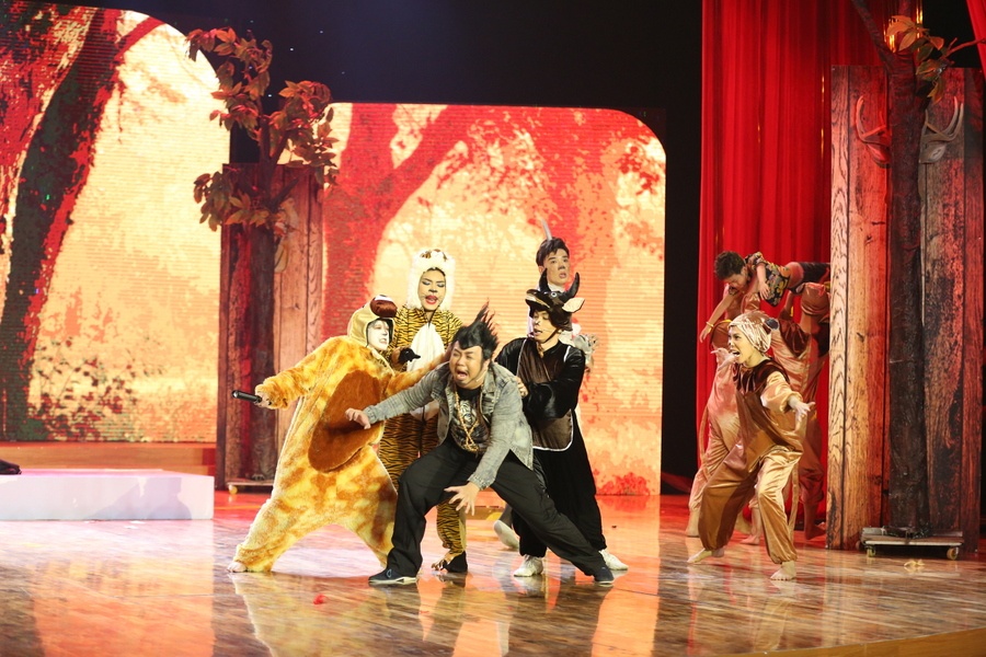 Vo khoc khi xem Gia Bao dien tren san khau anh 2