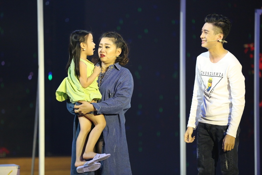 Vo khoc khi xem Gia Bao dien tren san khau anh 5